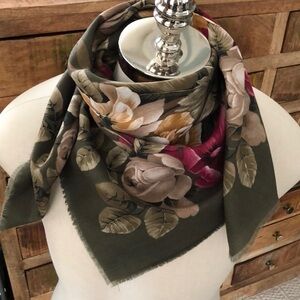 Cinzia Fiori for Tie Rack Moss green/floral scarf